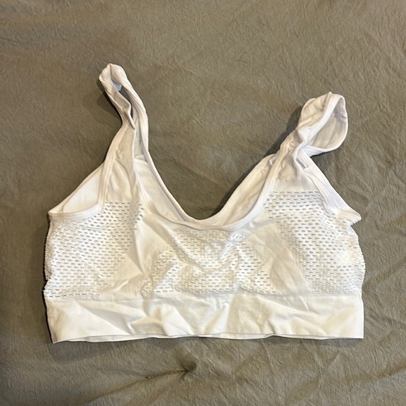 White Wireless Bralette size large - Picture 3 of 3